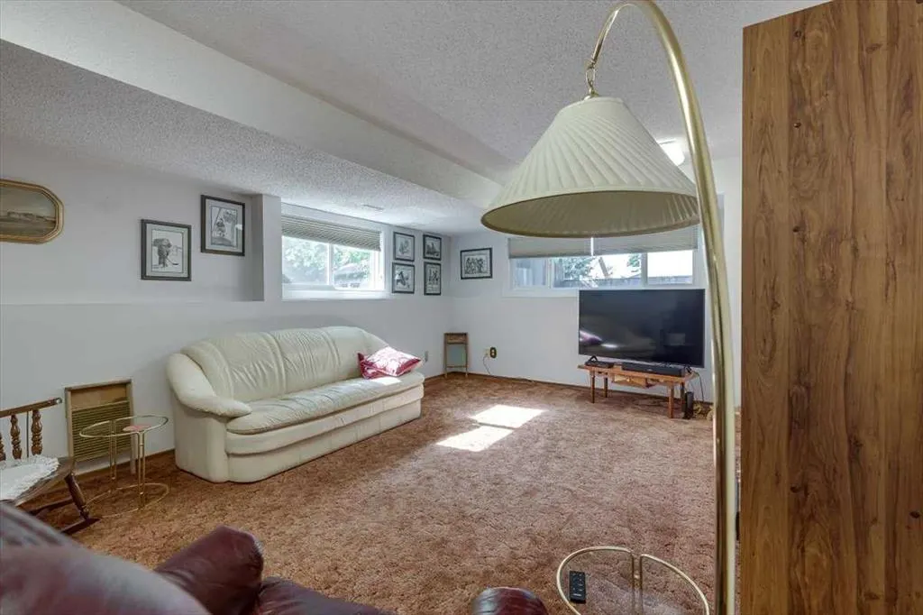 15 Cowan Close