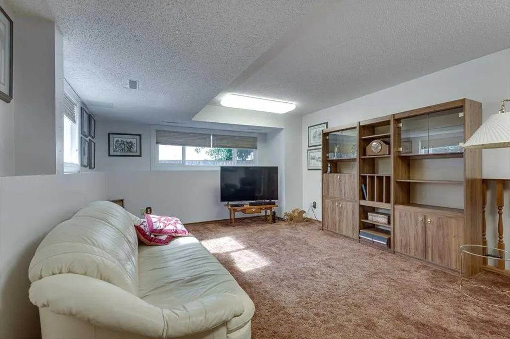 15 Cowan Close