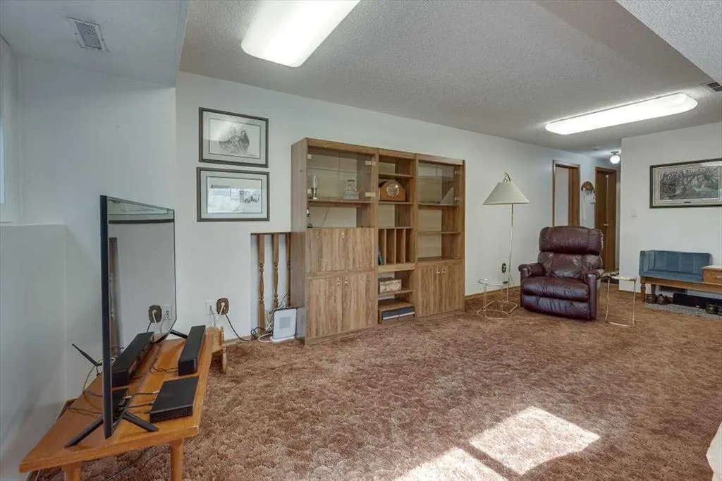 15 Cowan Close