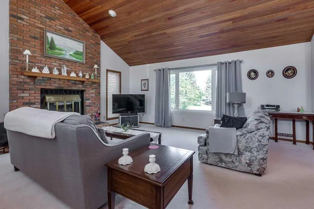 15 Cowan Close