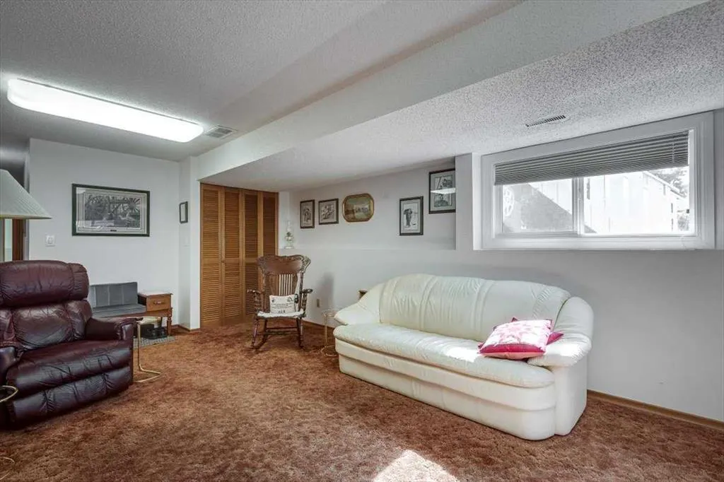 15 Cowan Close