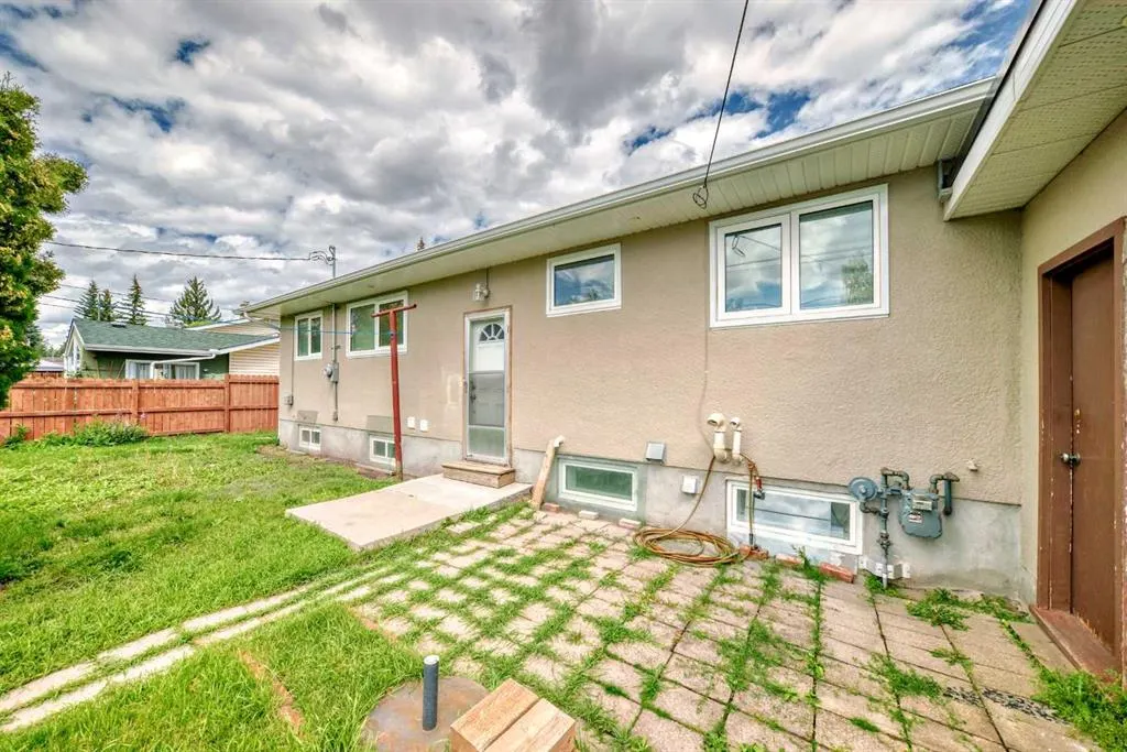 7515 5 Street SW