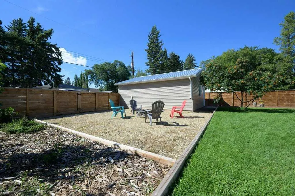 5238 52 Street