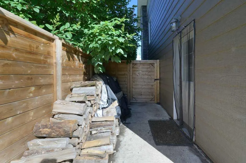 5238 52 Street