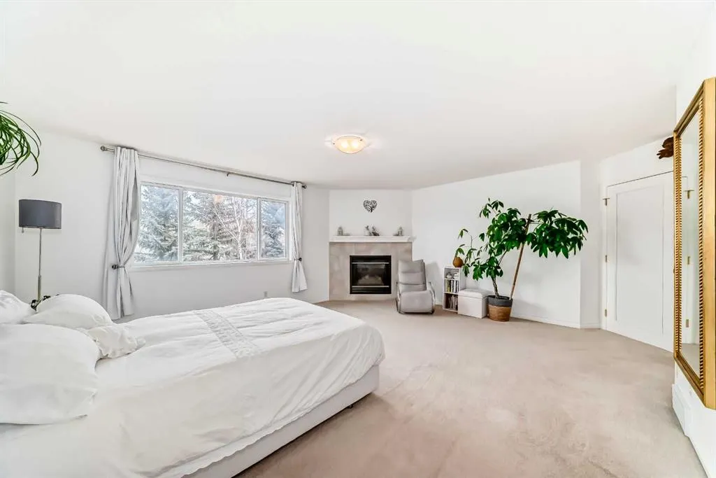 323 Sierra Madre Court SW