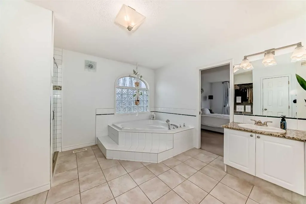 323 Sierra Madre Court SW