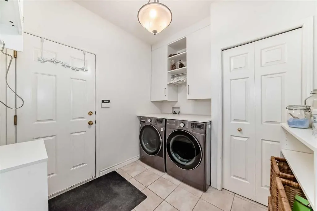 323 Sierra Madre Court SW