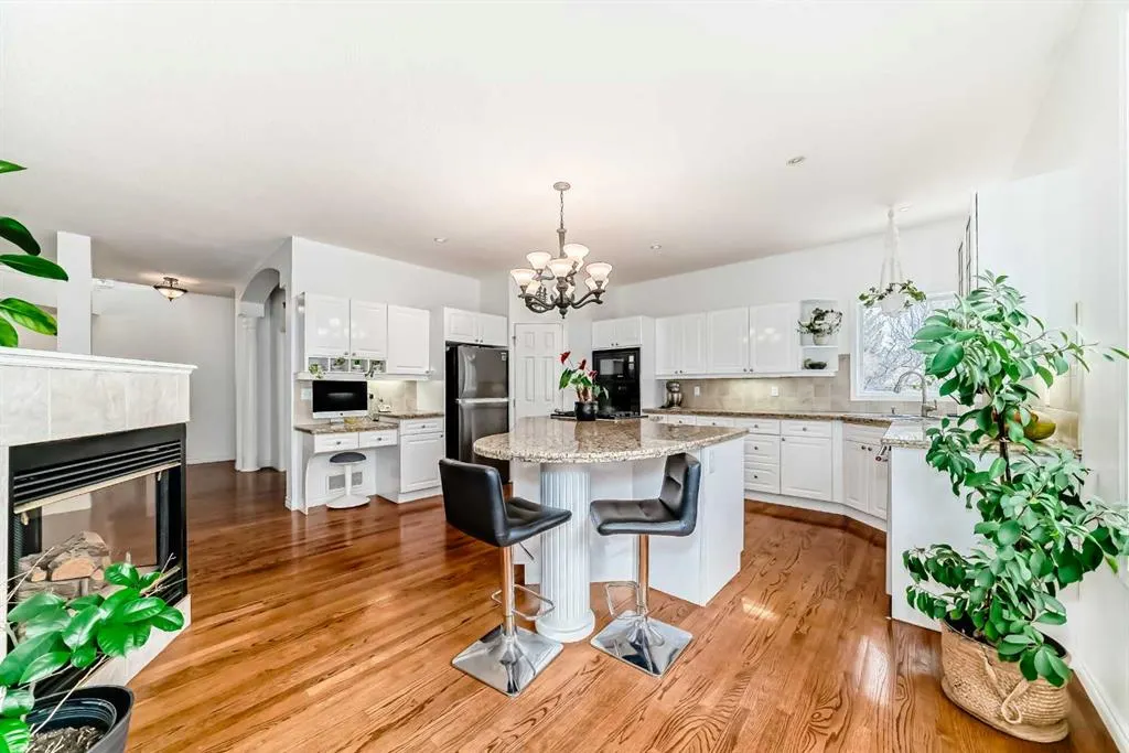 323 Sierra Madre Court SW
