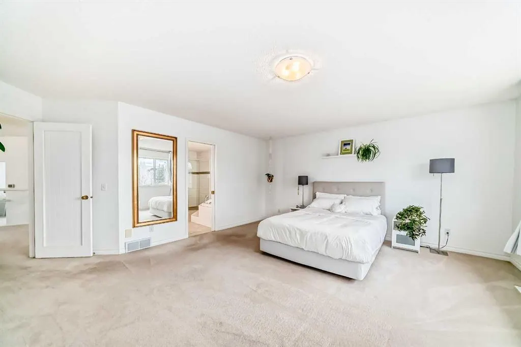323 Sierra Madre Court SW