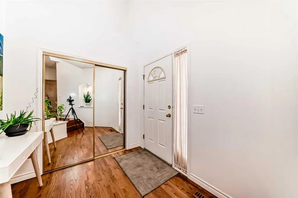 323 Sierra Madre Court SW
