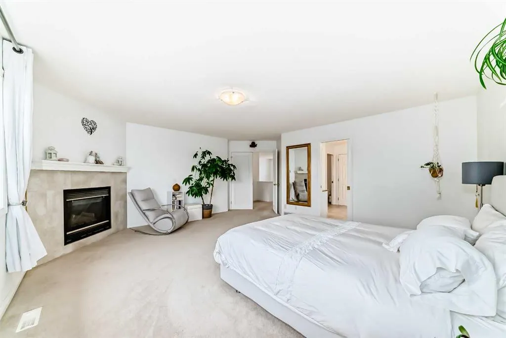 323 Sierra Madre Court SW
