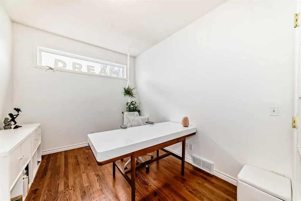 323 Sierra Madre Court SW