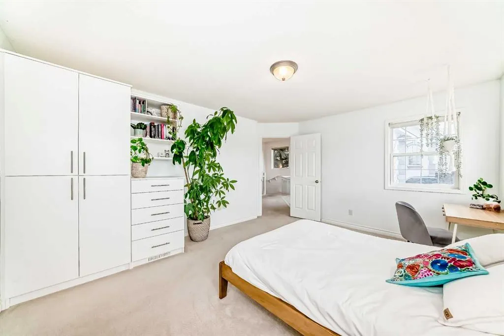 323 Sierra Madre Court SW
