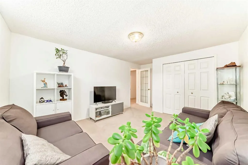 323 Sierra Madre Court SW