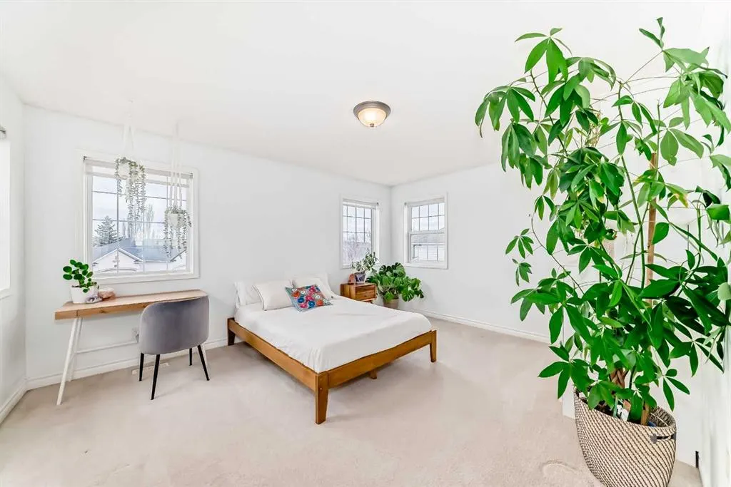 323 Sierra Madre Court SW