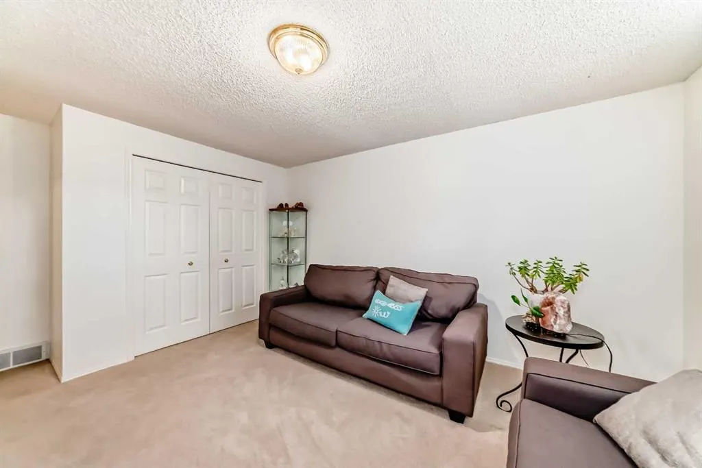 323 Sierra Madre Court SW