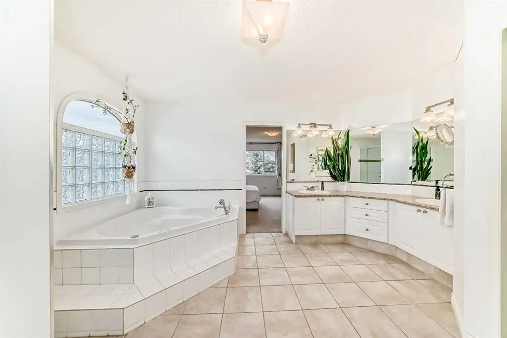 323 Sierra Madre Court SW