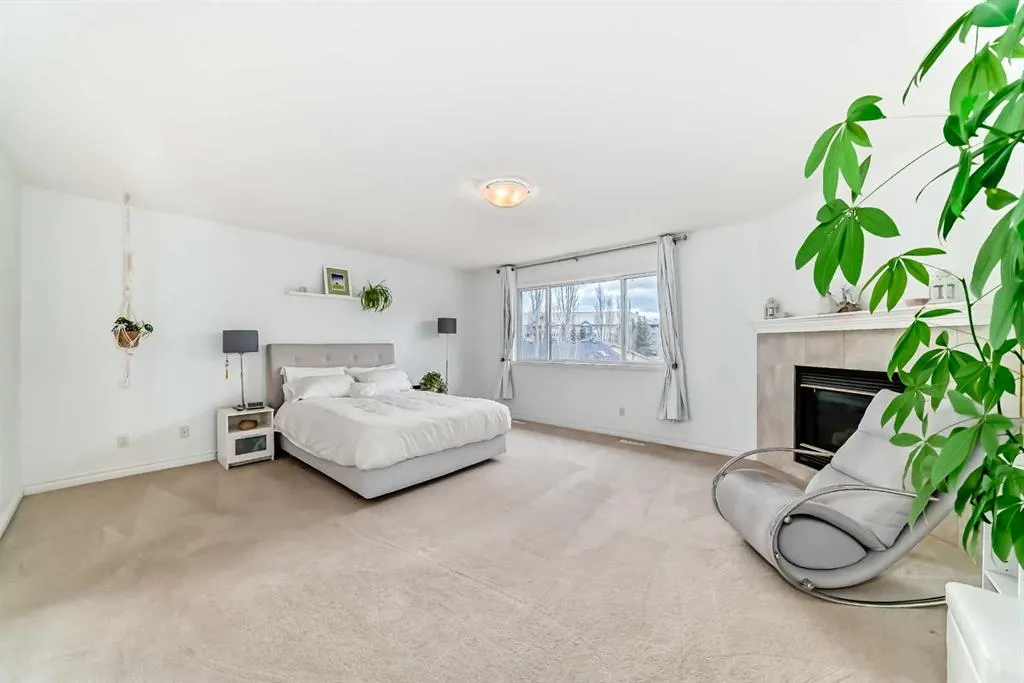 323 Sierra Madre Court SW