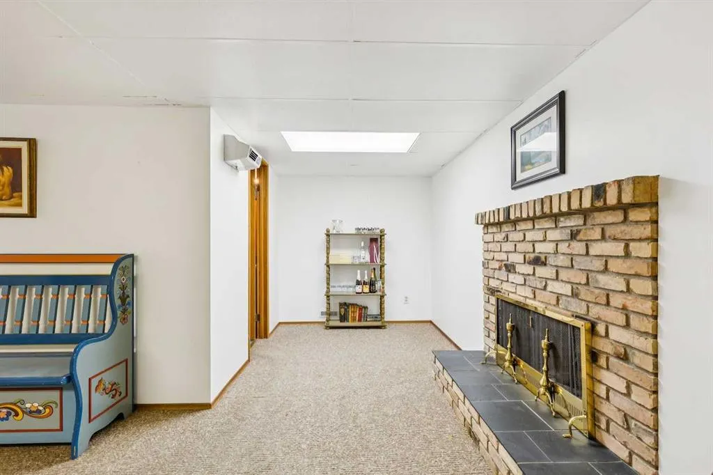 904 Lake Bonavista Green SE