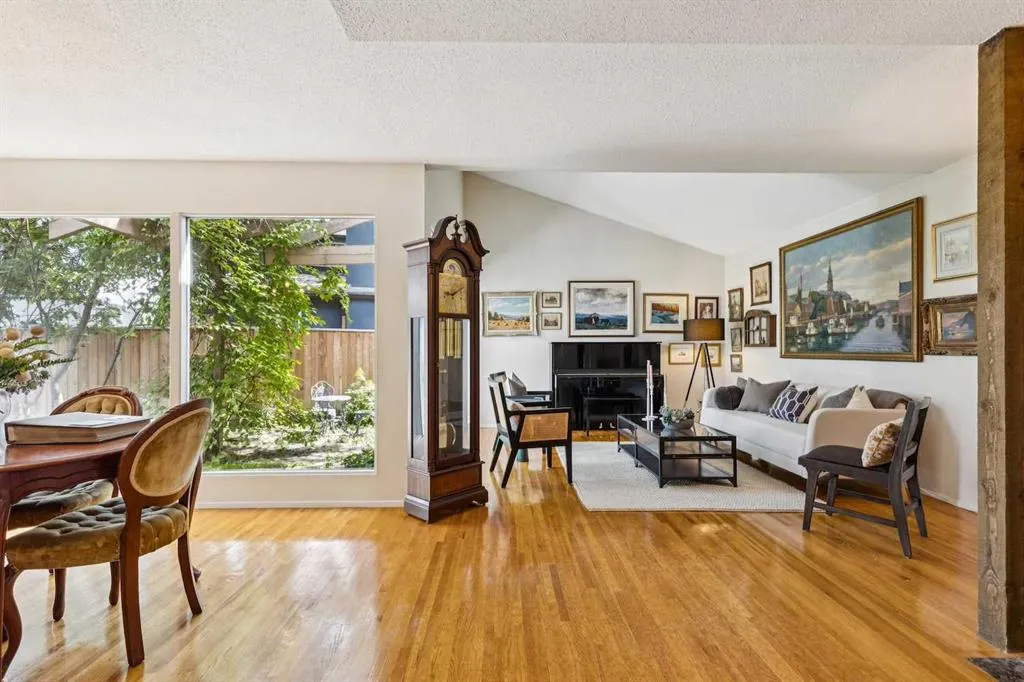 904 Lake Bonavista Green SE