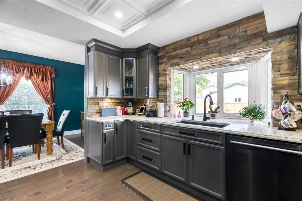 125 Whiteoak Garden