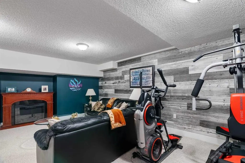 125 Whiteoak Garden