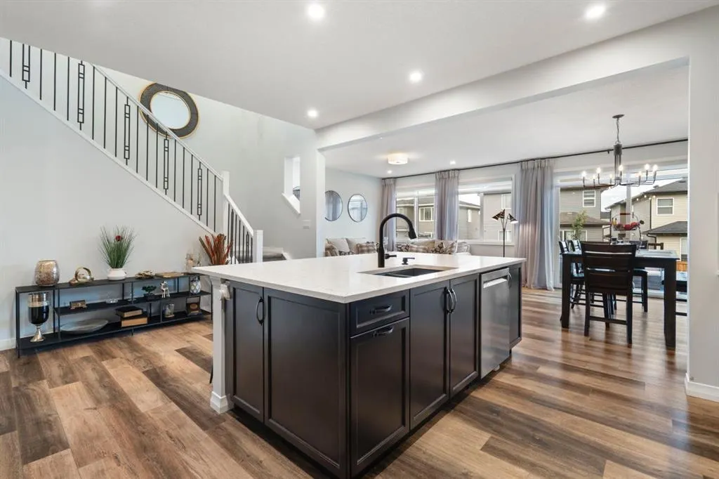 306 Corner Meadows Way NE