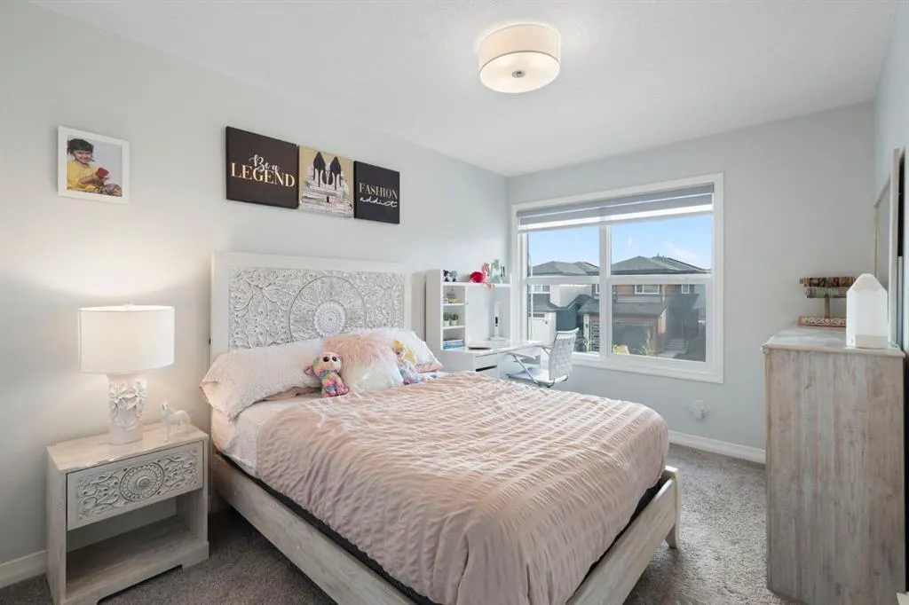 306 Corner Meadows Way NE