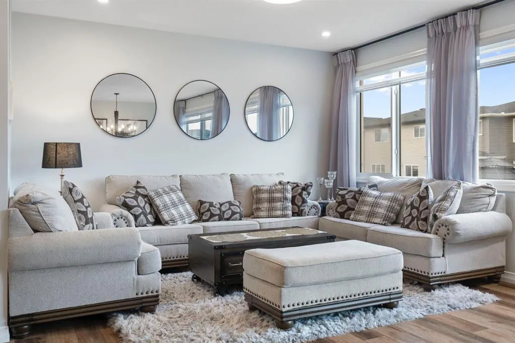 306 Corner Meadows Way NE