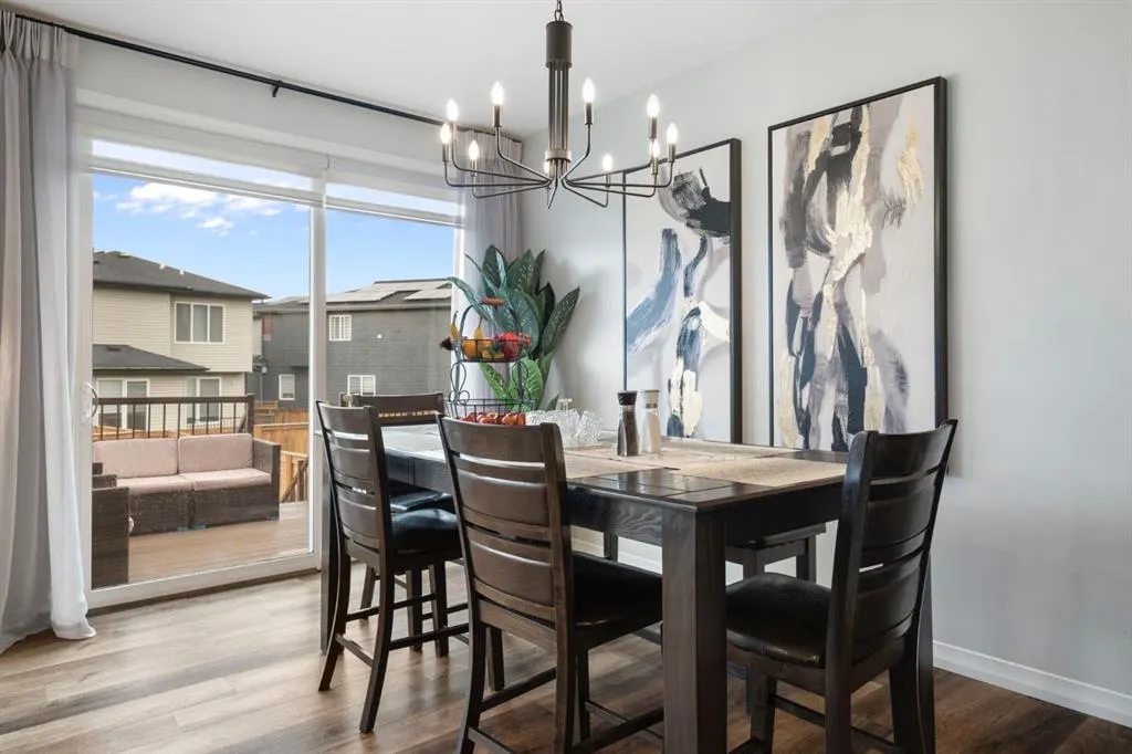 306 Corner Meadows Way NE