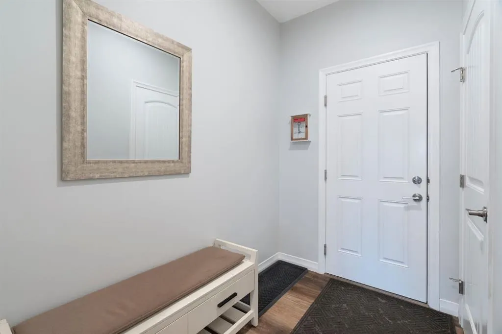 306 Corner Meadows Way NE