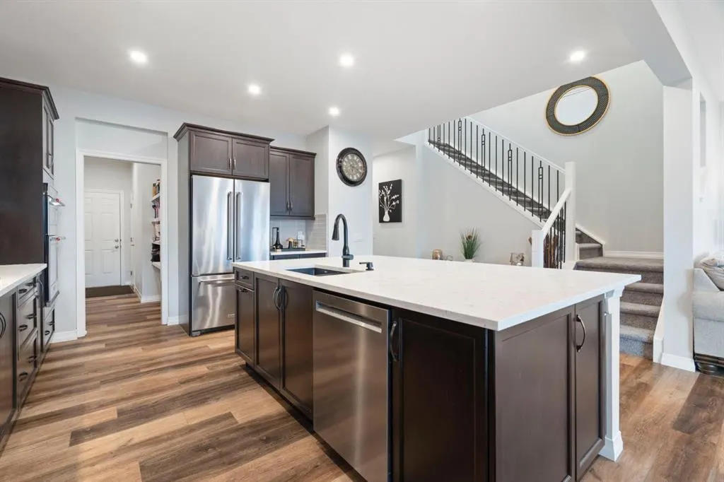 306 Corner Meadows Way NE