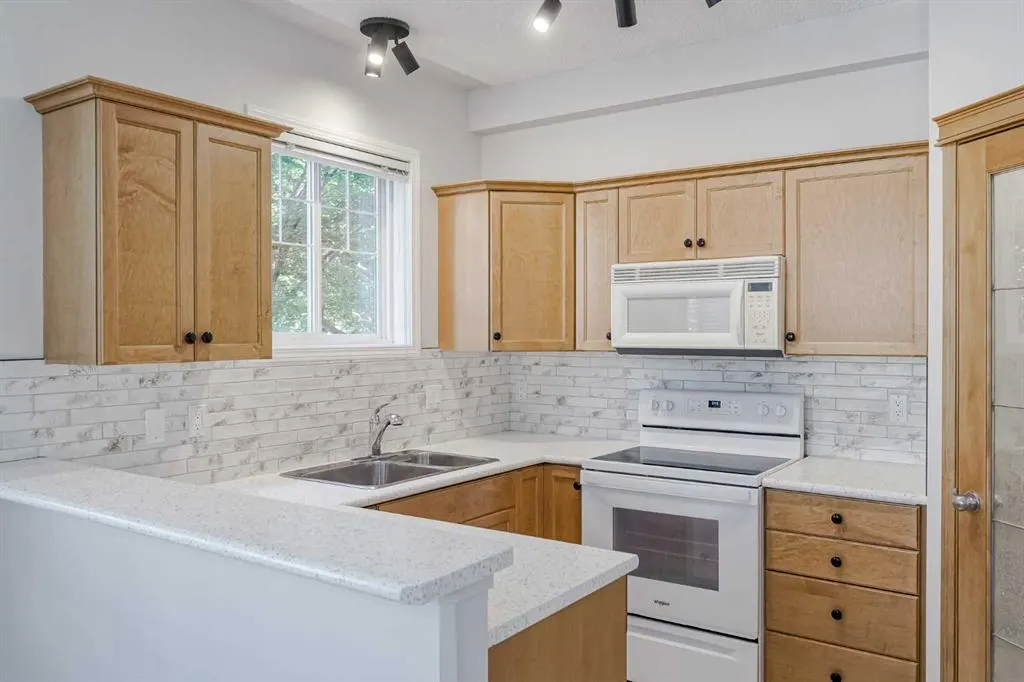 2416 Erlton Street SW, #205