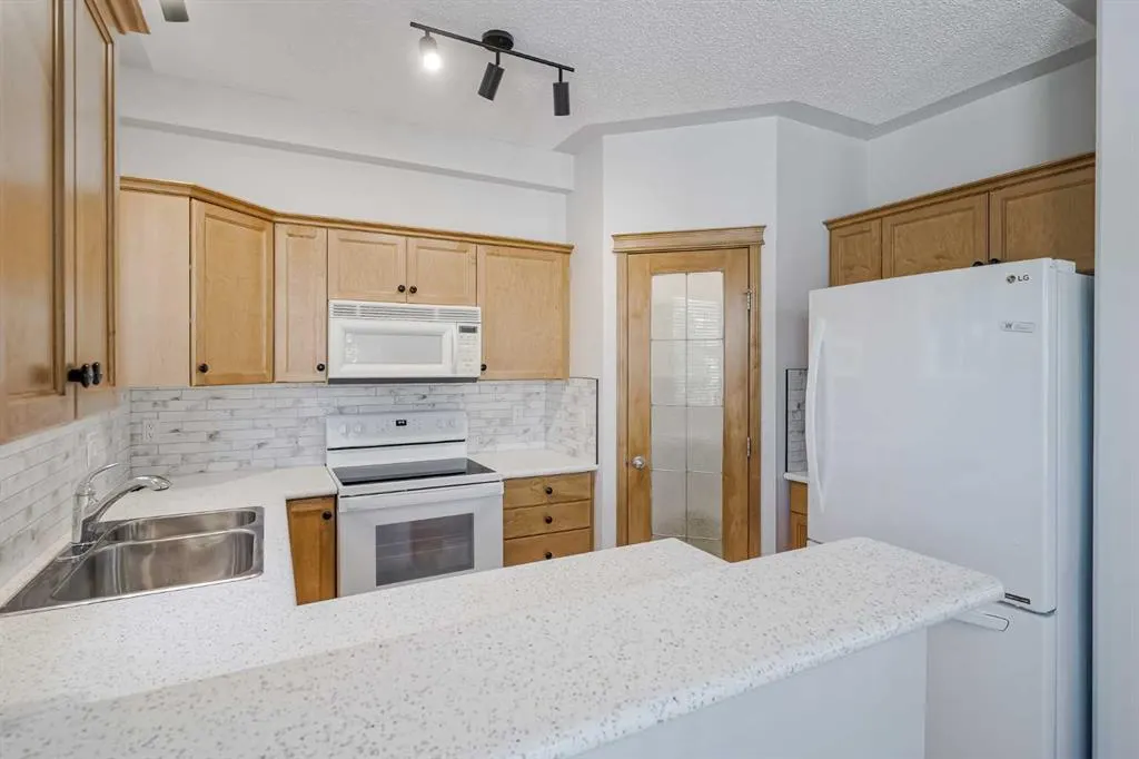 2416 Erlton Street SW, #205