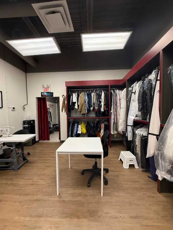 123 Alterations Lane NW