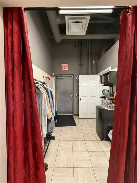 123 Alterations Lane NW