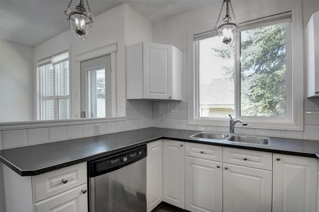 22 Prestwick Gardens SE