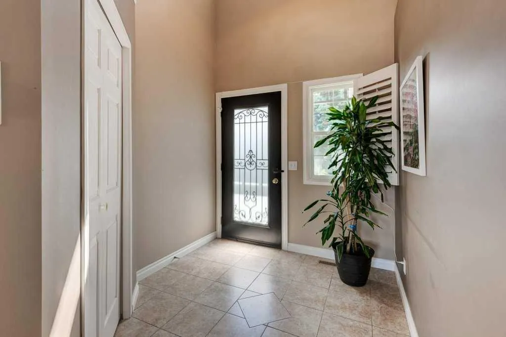 14 Somerglen Crescent SW