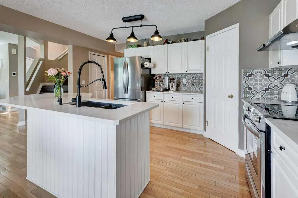 14 Somerglen Crescent SW