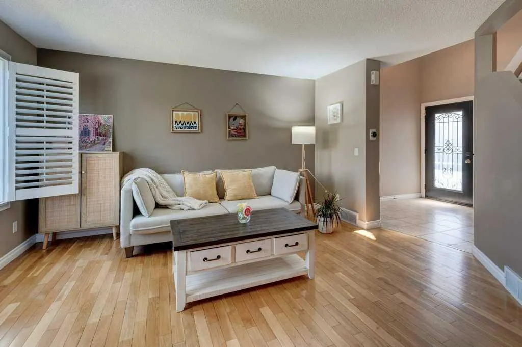 14 Somerglen Crescent SW