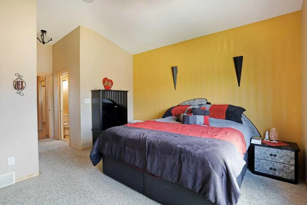 4 SouthShore Close E