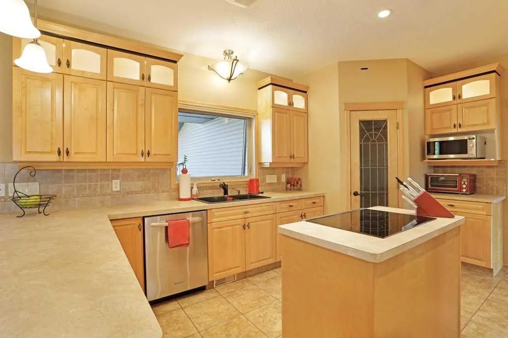 4 SouthShore Close E
