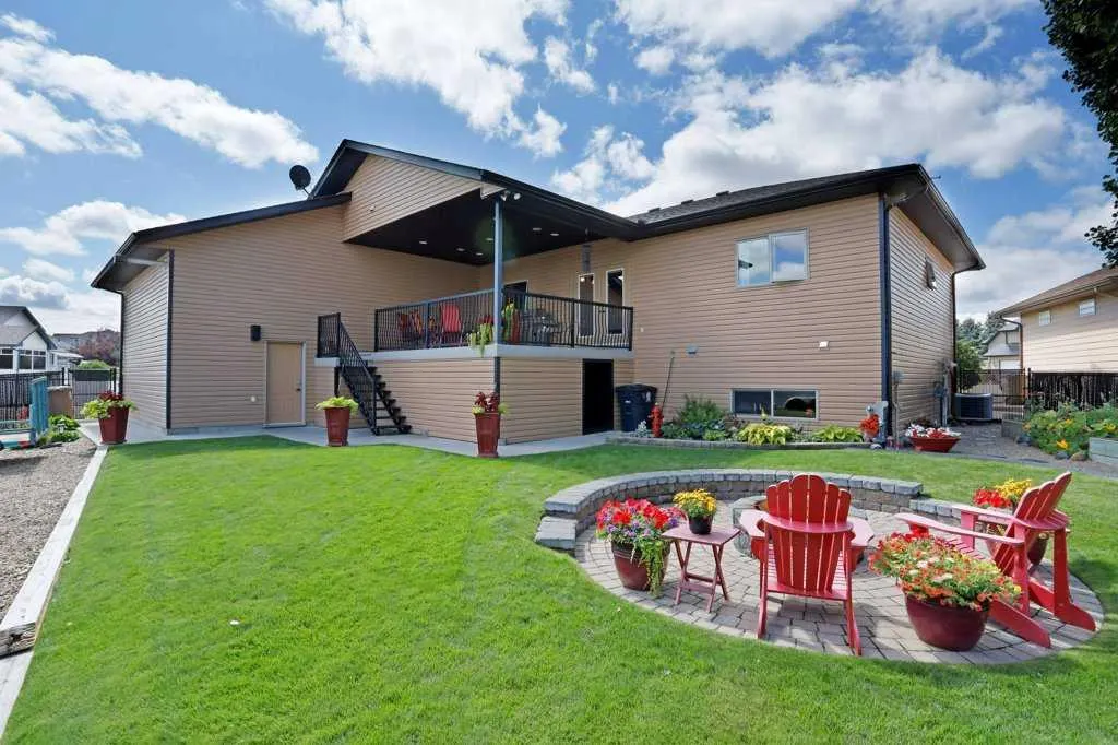 4 SouthShore Close E