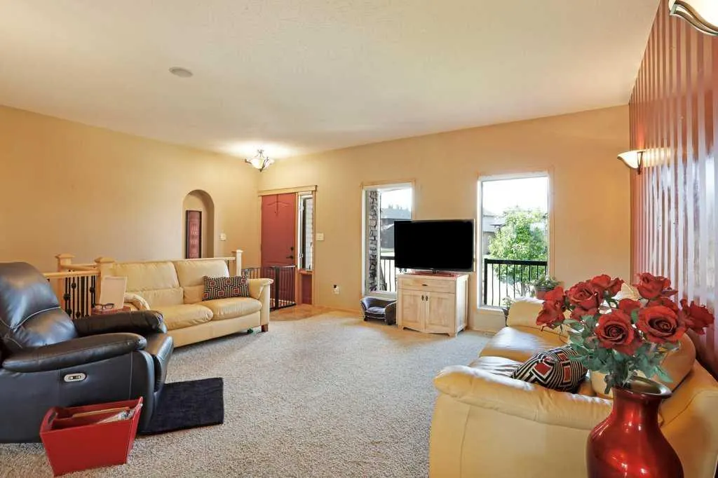4 SouthShore Close E