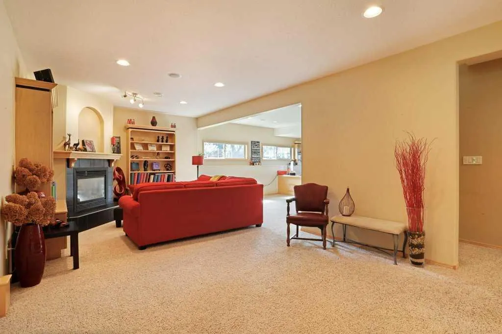 4 SouthShore Close E