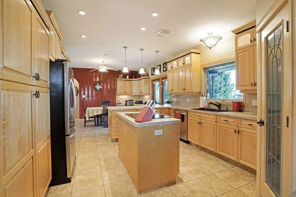 4 SouthShore Close E
