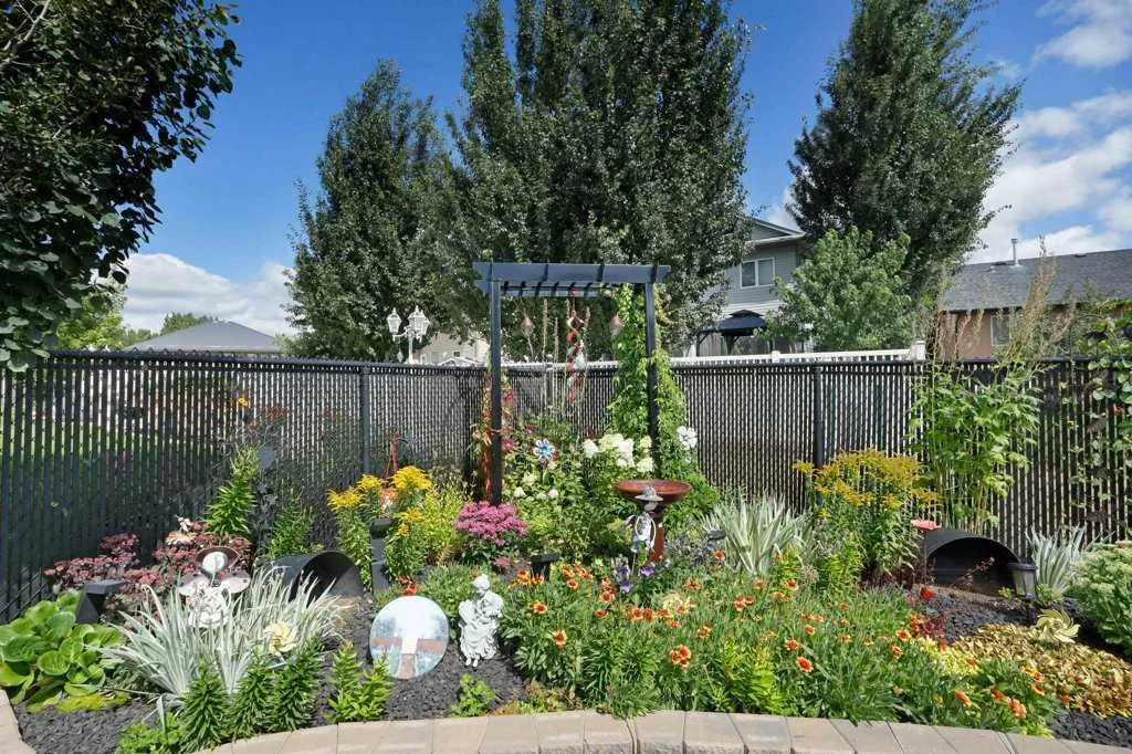 4 SouthShore Close E
