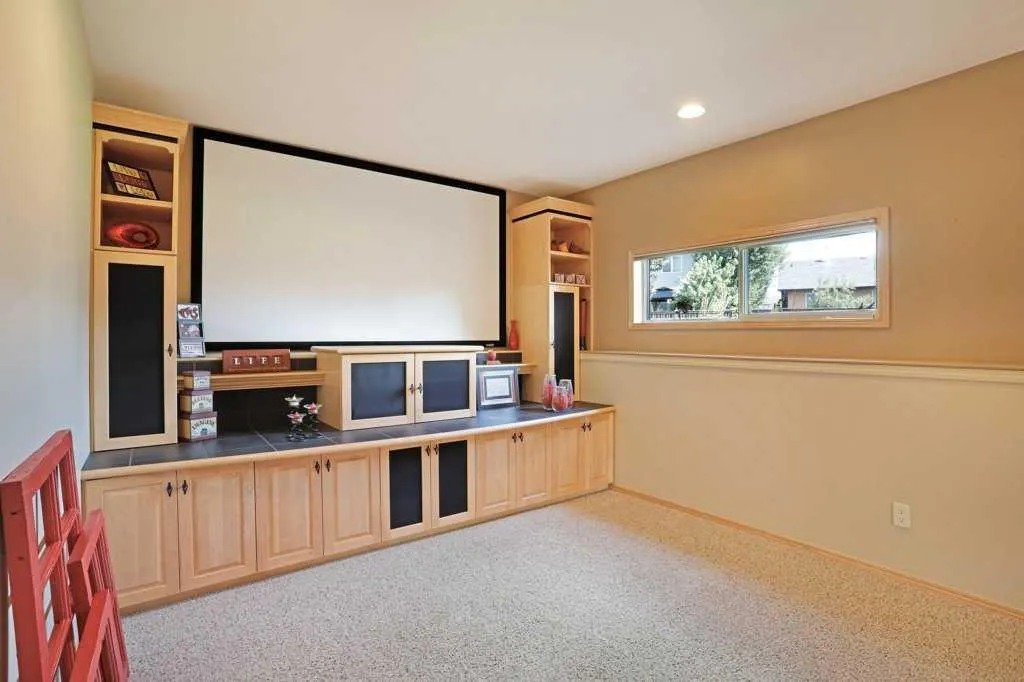 4 SouthShore Close E