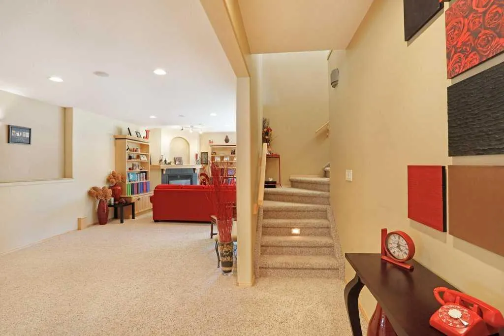 4 SouthShore Close E