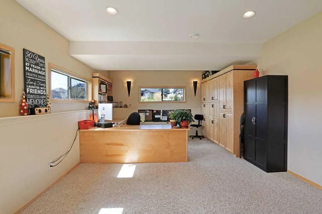 4 SouthShore Close E